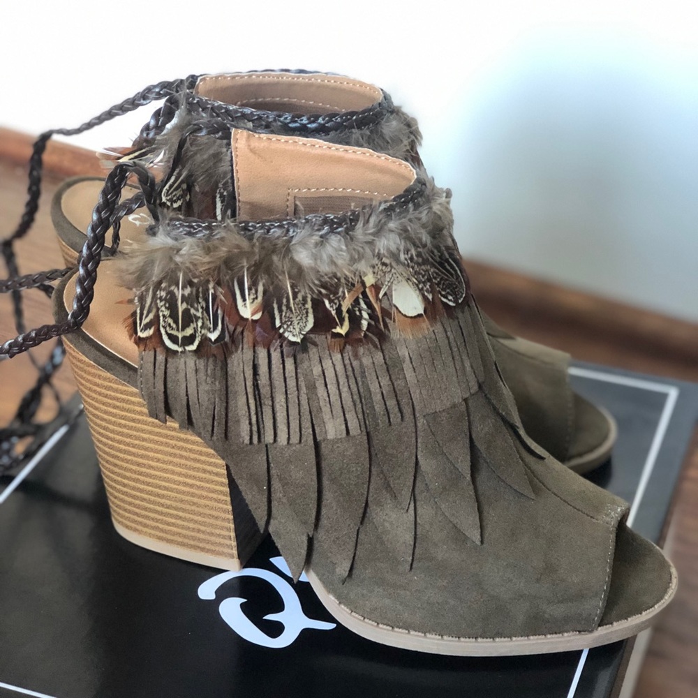Peep toe Booties with feather fringe